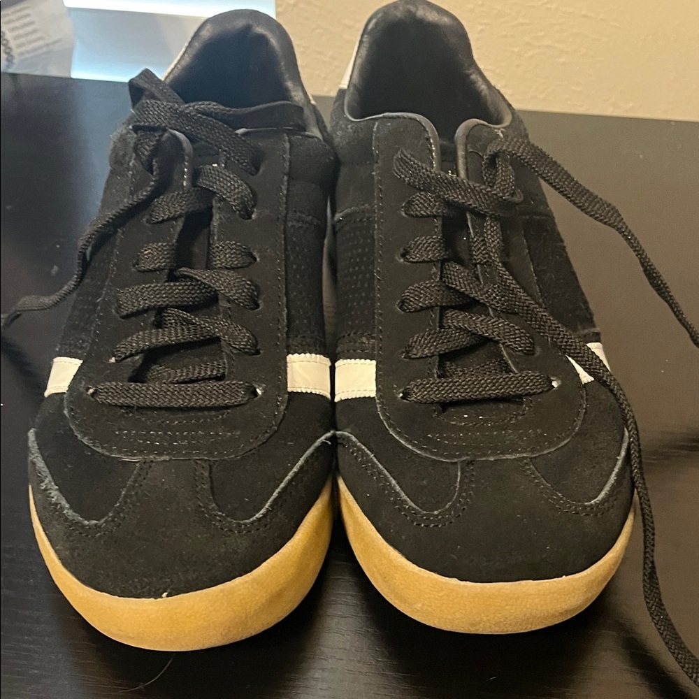 Skechers Woman’s Black and White Sneakers Air cooling memory foam - Picture 4 of 7